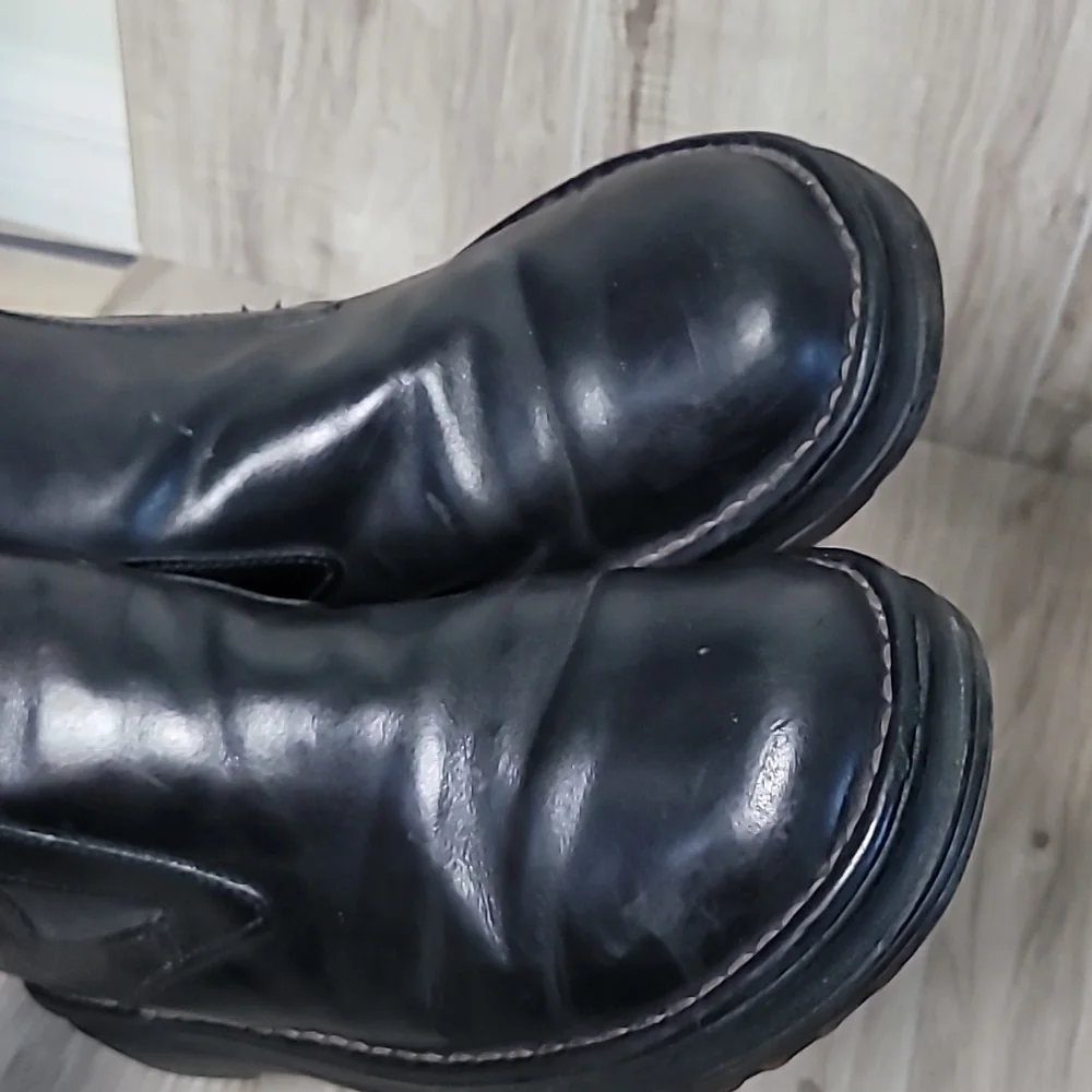 Dr. Martens fair please